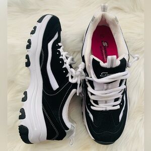 Skechers Sport Black and White Athletic Shoes Memory Foam Size 7.5 US